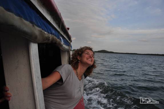 A Ana, sempre feliz por chegar à Ilha do Mel, no litoral do Paraná